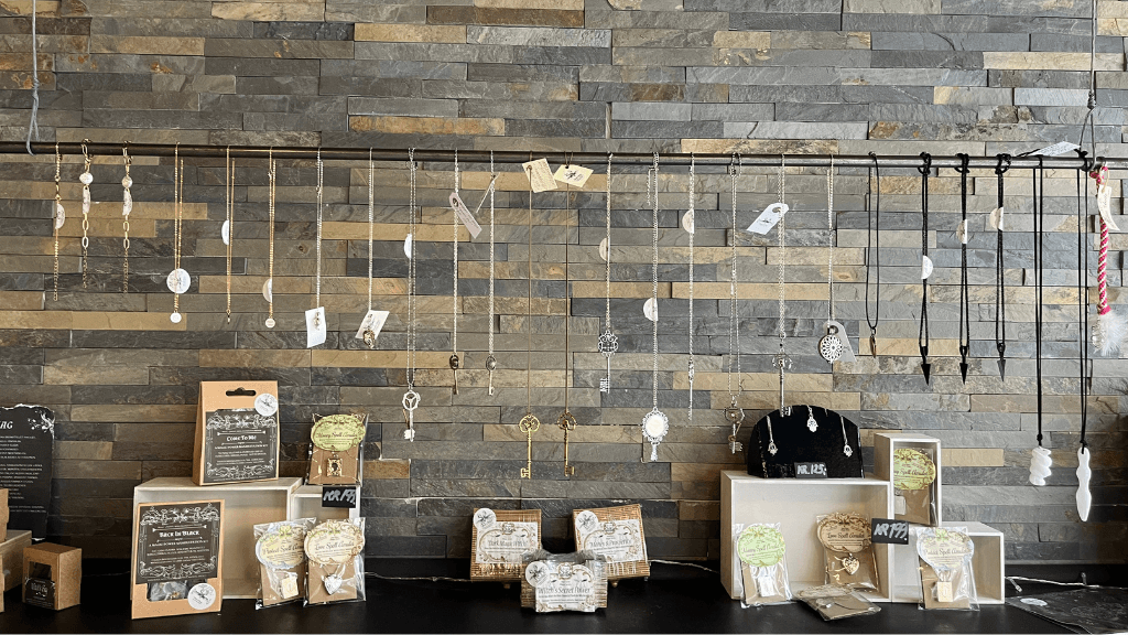 Smykker, Angie Buran's Mind & Magic