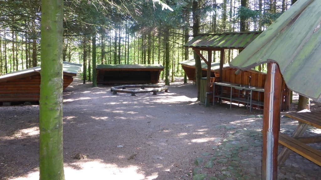 Shelters på Katbakken i Øster Hornum