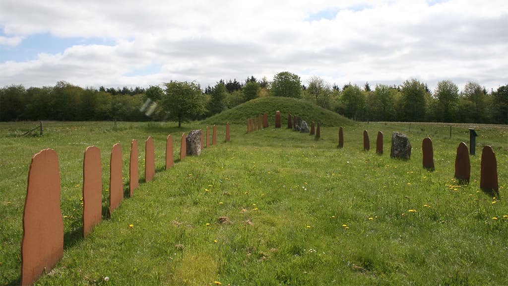 Klebæk Høje, Bække Monumentet