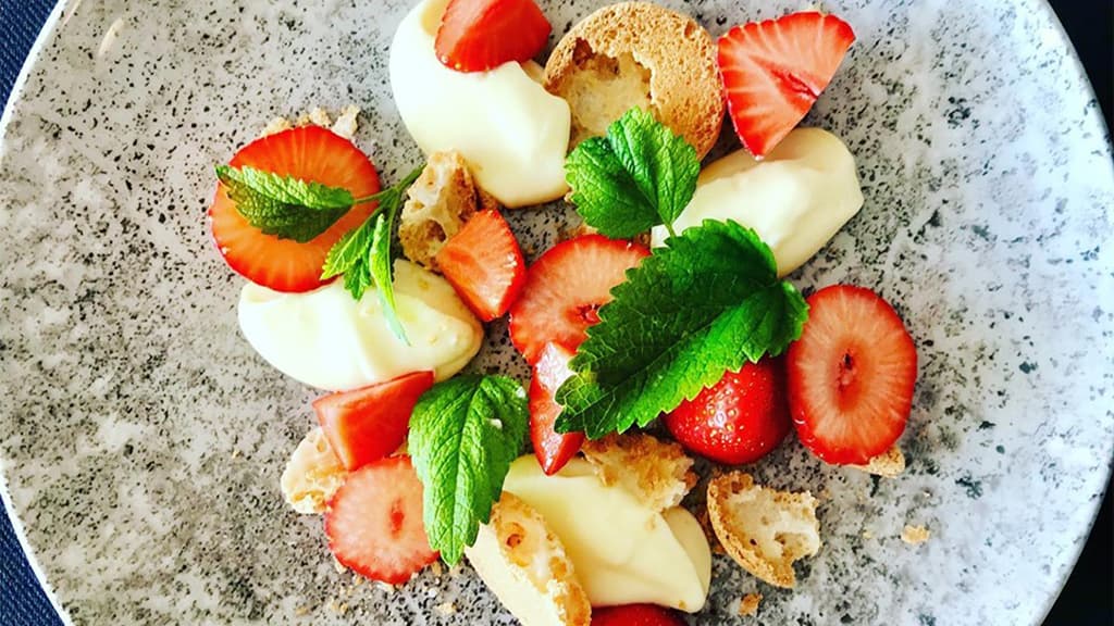 Hotel Skibelund Krat jordbær dessert