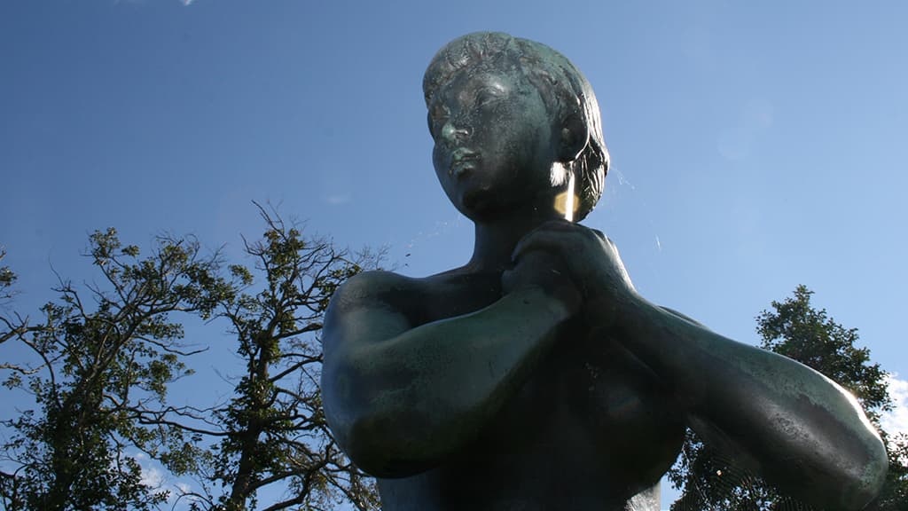 Jels Pigen - ved Jels Søbad