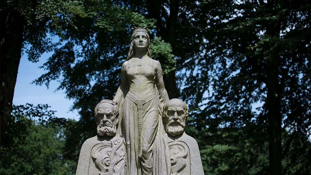 Statuen Modersmålet i Skibelund Krat