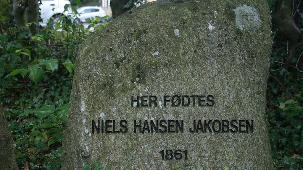 Mindesten for Niels Hansen Jacobsen
