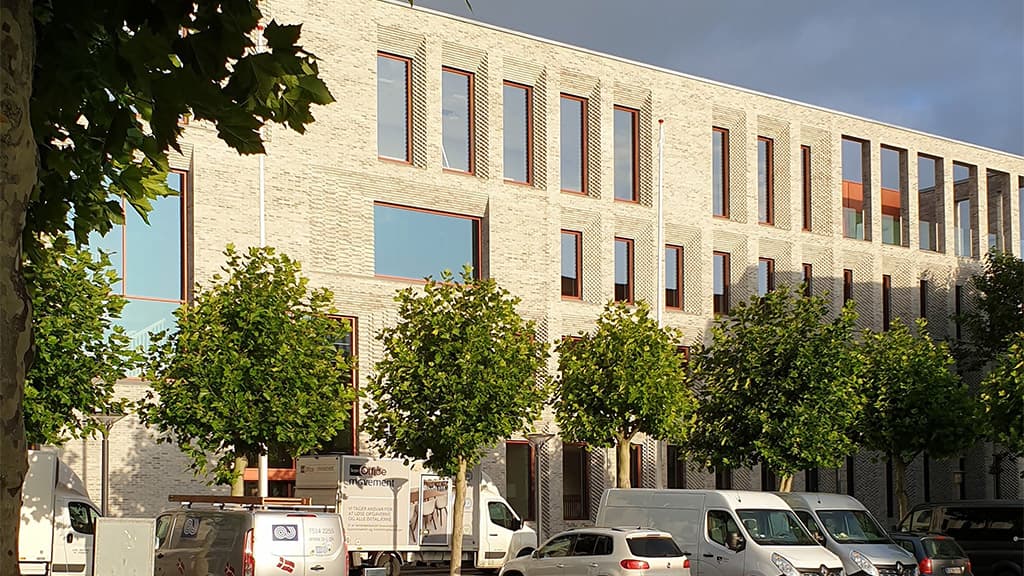 Vejen Rådhus i morgenlys