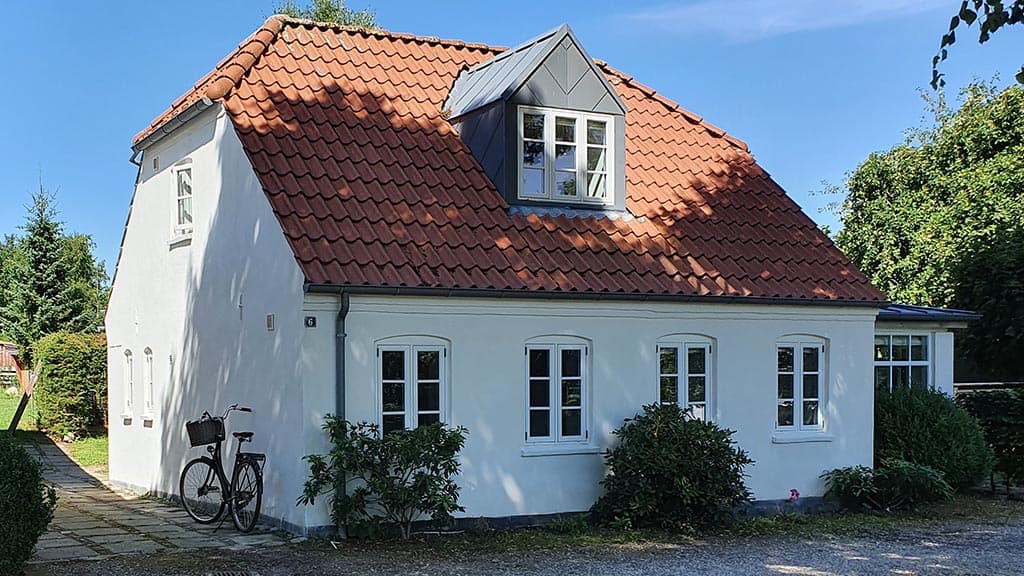 Feriehus i Jels ved Slotsgården - tæt på sø og golf