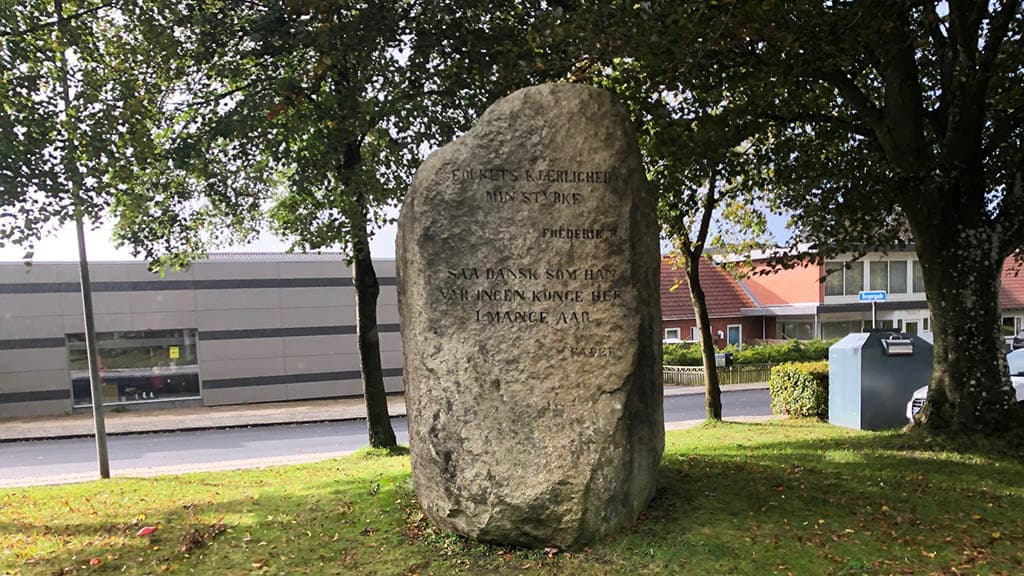 Mindesten Frederik d. 7 i Vejen