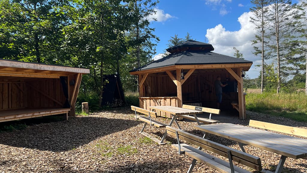 Søenge Shelterplads, nær Vejen Å, bålhytte og 2 shelters