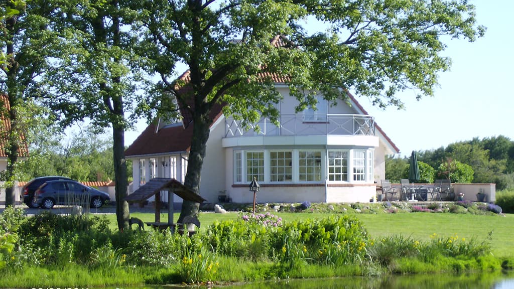 Bække Bed and Breakfast set fra haven