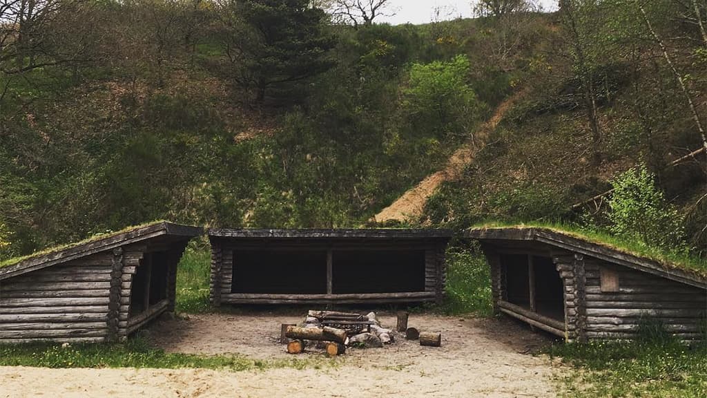 Tre shelters ved Koutrupgård nær Gudenåens Udspring