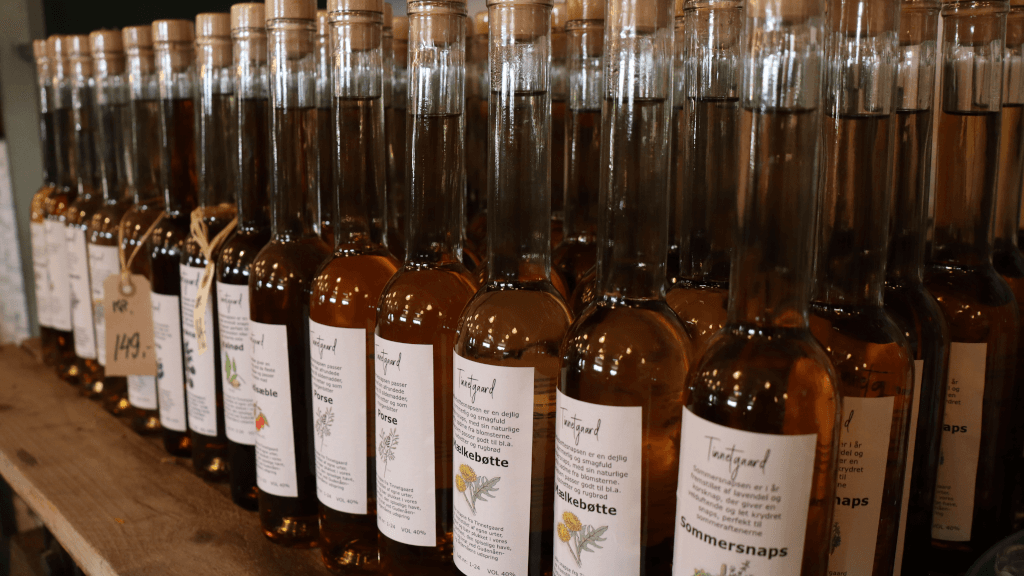 Flasker med forskellige smagsvarianter af snaps fra Tinnetgaard