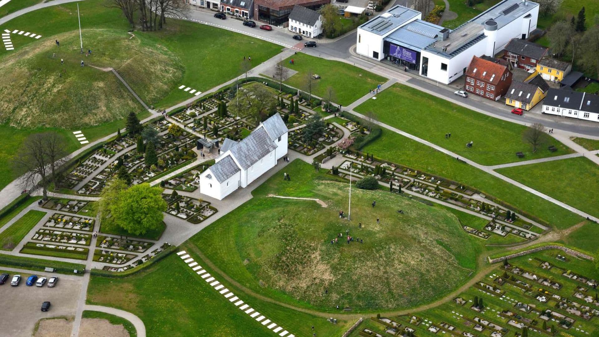 Jelling-monumenterne - dronefoto