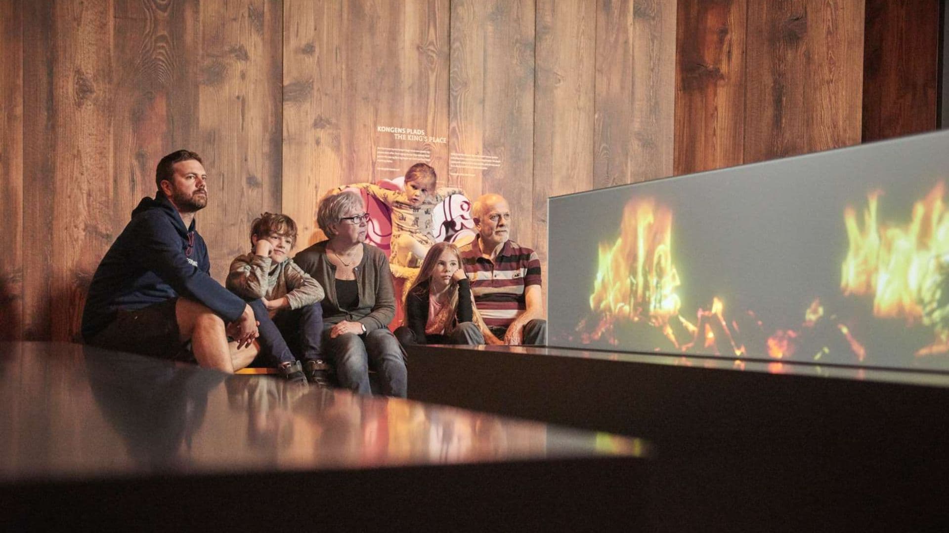 Kongernes Jelling - ved bålet