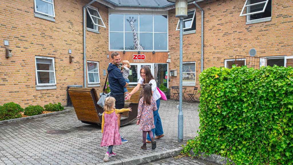 Ankomstområde ved GIVSKUD ZOO HOSTEL