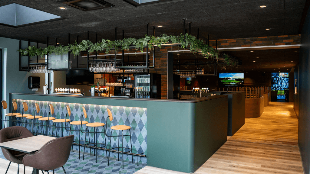 Larsens Sportsbar & Bistro i HimmerLand