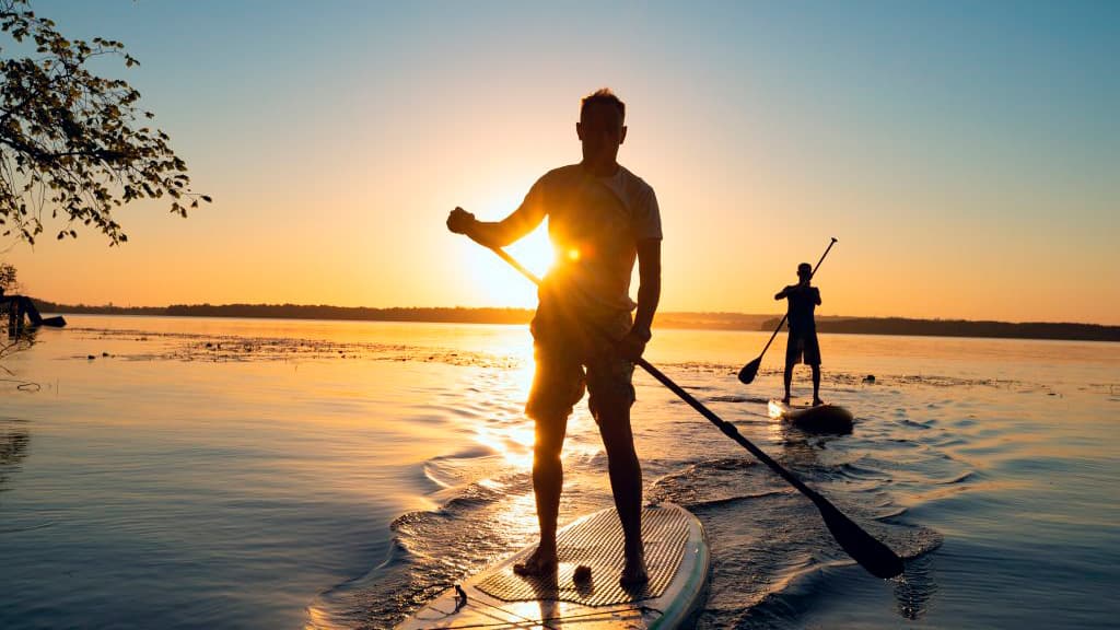 To personer på SUP board
