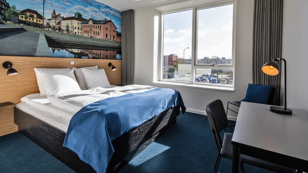 Kompas Hotel, blå, værelse, seng