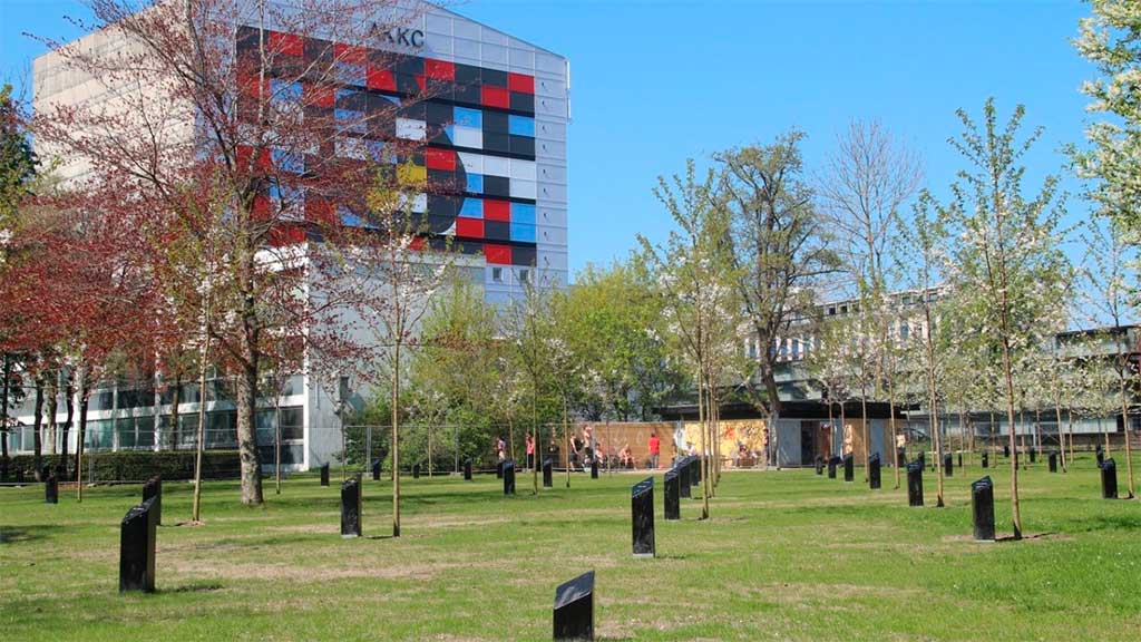 De Syngende Træer i Parken