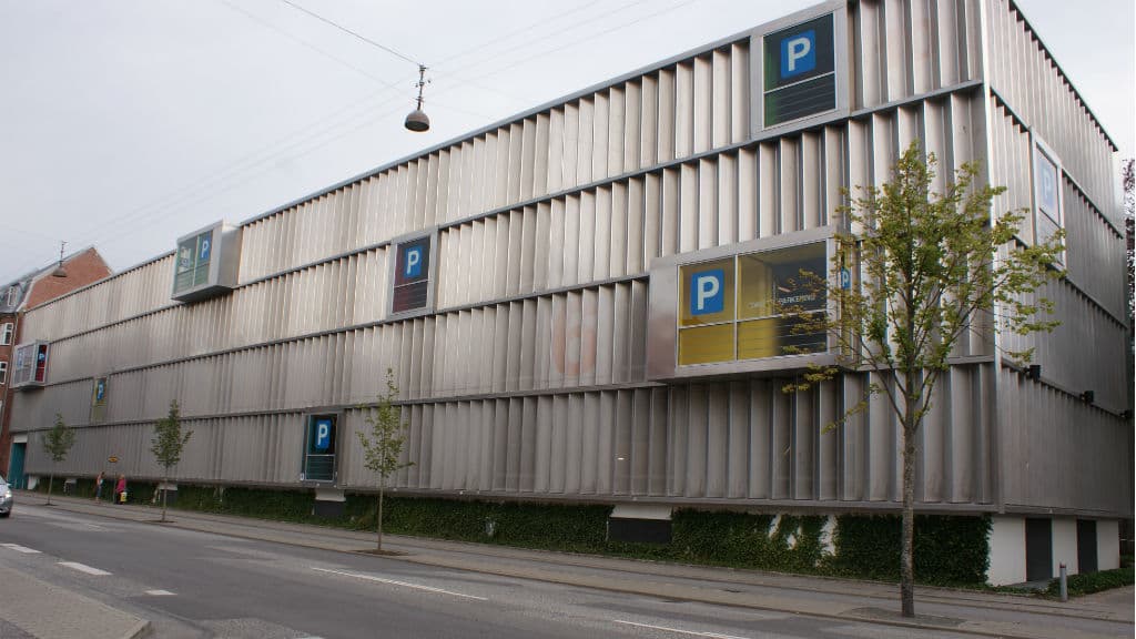 Facaden af bygningen