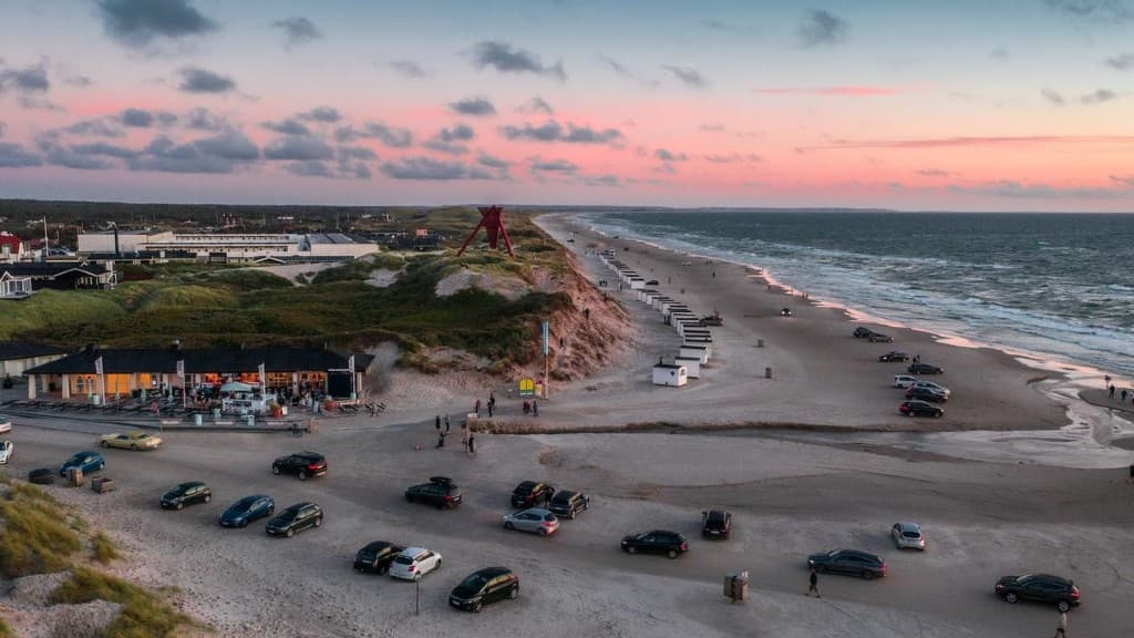 Biler på Blokhus strand