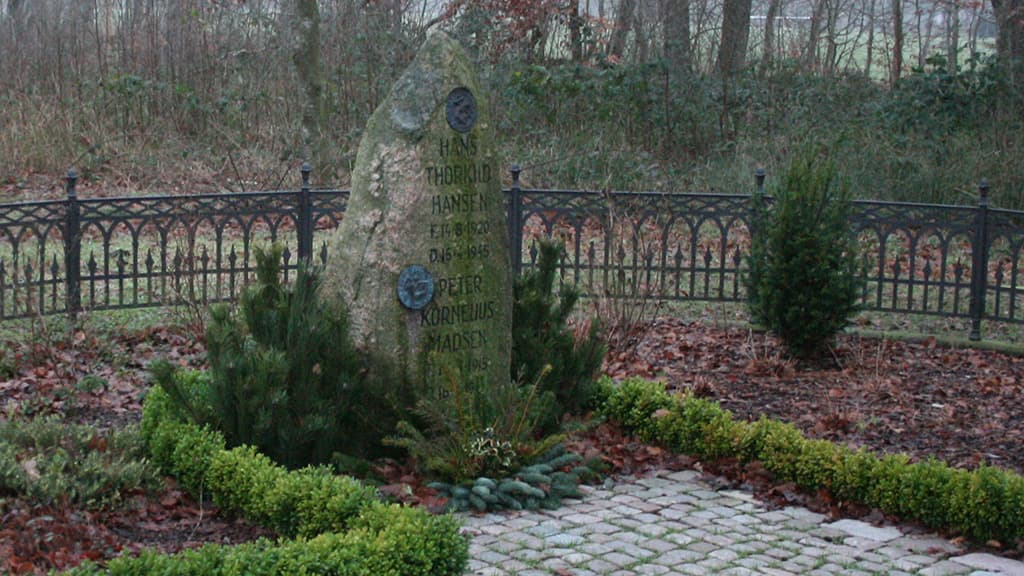 Gravsted i Grønvang Skoven, Vejen