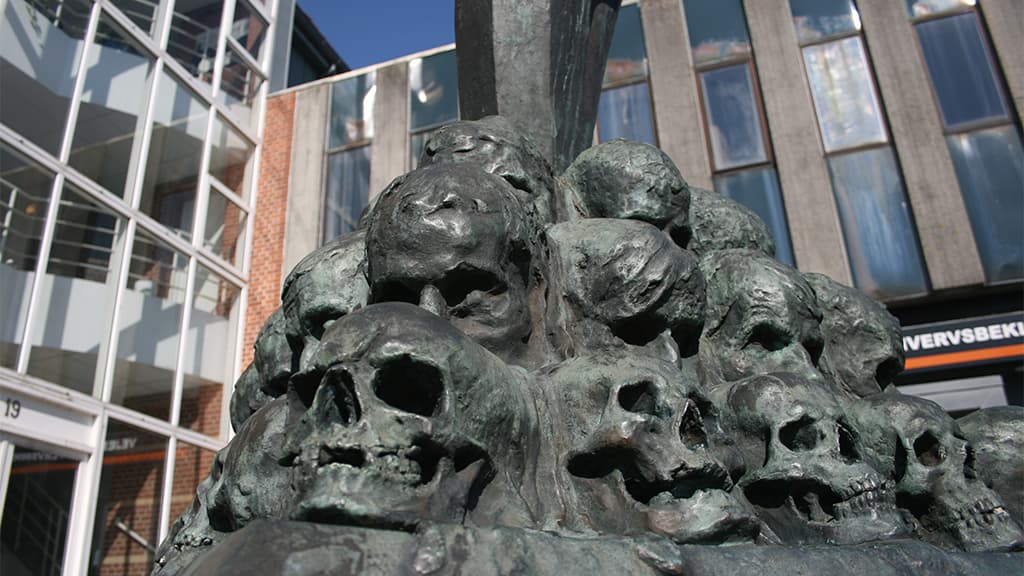 Niels Hansen Jacobsens statue Militarismen i Vejen