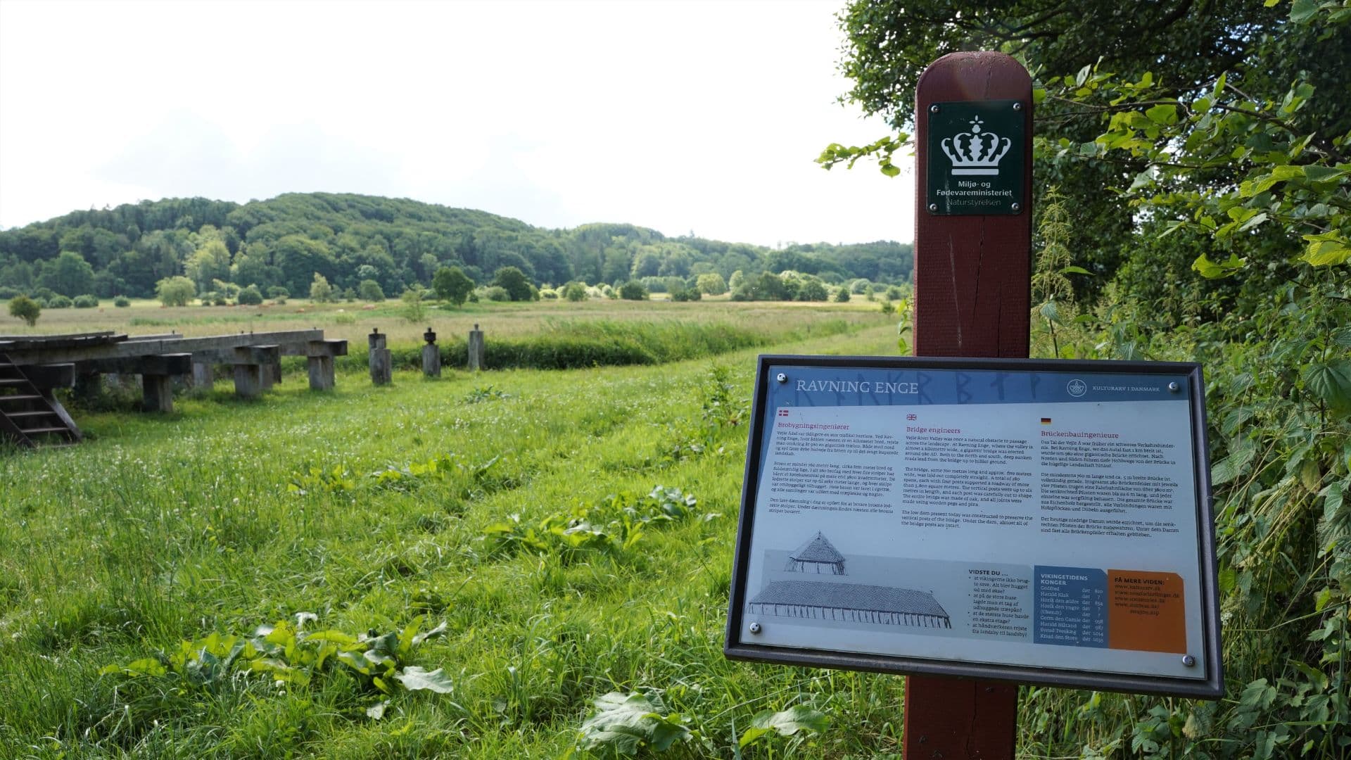 Ravningbroen skilt ved Ravning Enge