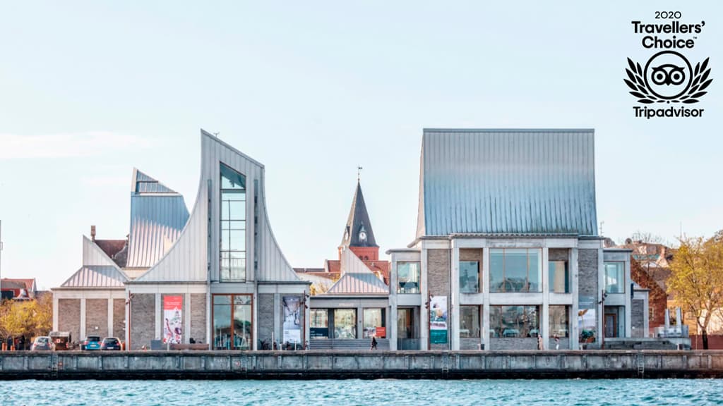 Utzon Center set fra vandet